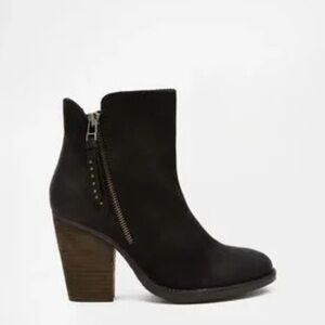 Steve‎ Madden Ryatt black nubuck.
Pre-loved